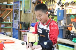 兒童木藝課程火了，技術教育開始受重視